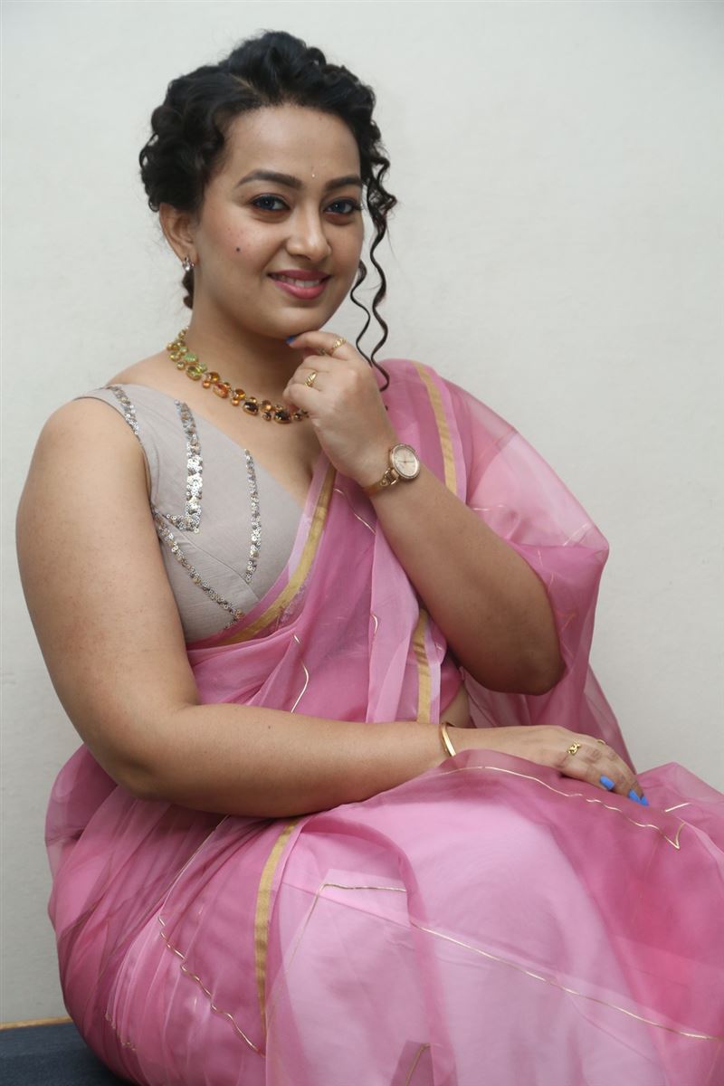 Ester Noronha in Pink Saree at Tenant Movie Trailer Launch02